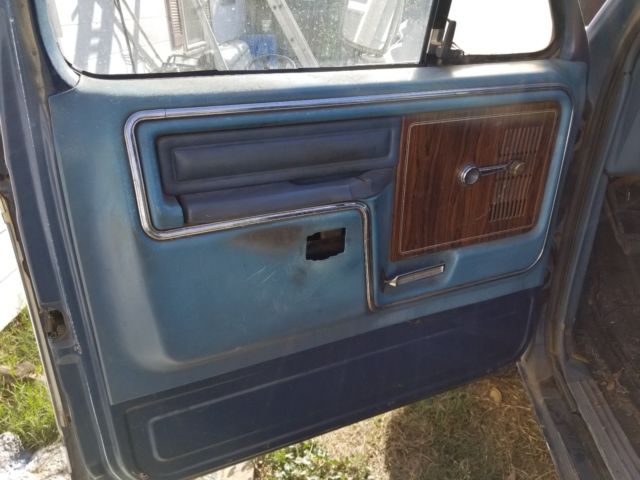 1980 Blue-White Ford F-250 Pickup