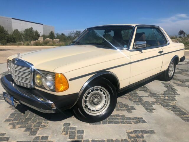 1980 Cream Mercedes-Benz 300-Series Coupe