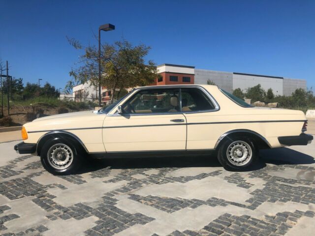 1980 Cream Mercedes-Benz 300-Series Coupe