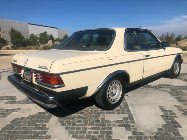 1980 Cream Mercedes-Benz 300-Series Coupe