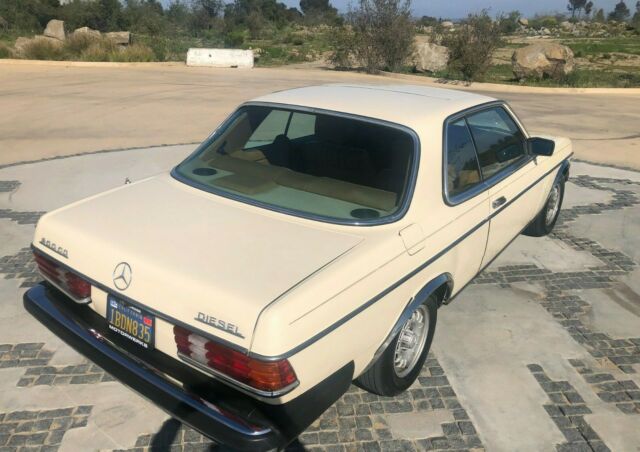 1980 Cream Mercedes-Benz 300-Series Coupe