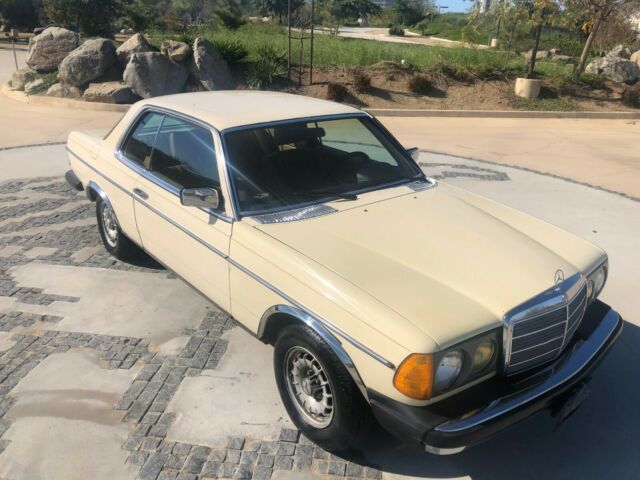 1980 Cream Mercedes-Benz 300-Series Coupe