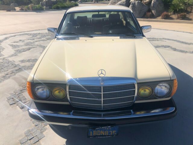1980 Cream Mercedes-Benz 300-Series Coupe