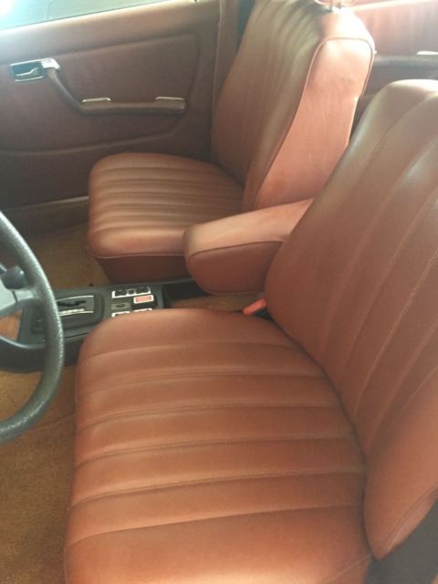 1980 CREAM Mercedes-Benz 300-Series sedan