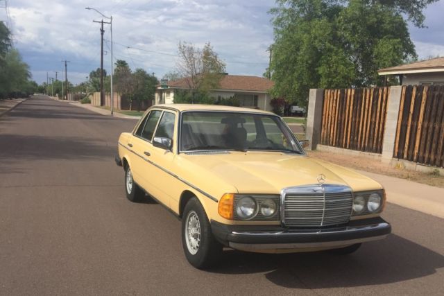 1980 CREAM Mercedes-Benz 300-Series sedan