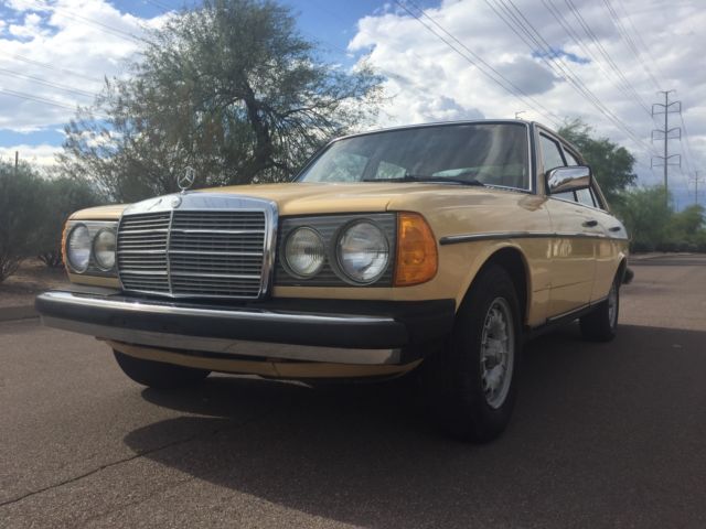 1980 CREAM Mercedes-Benz 300-Series sedan