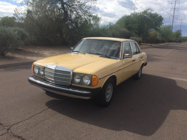 1980 CREAM Mercedes-Benz 300-Series sedan