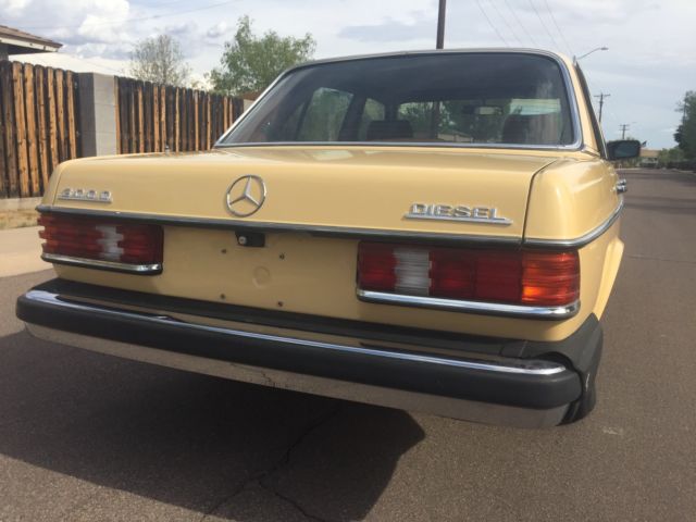 1980 CREAM Mercedes-Benz 300-Series sedan