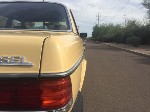 1980 CREAM Mercedes-Benz 300-Series sedan