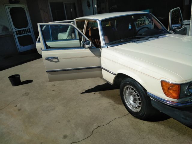 1980 Tan Mercedes-Benz 300-Series 4 door