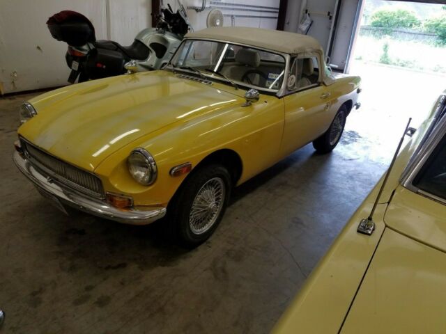 1980 Yellow MG MGB Convertible