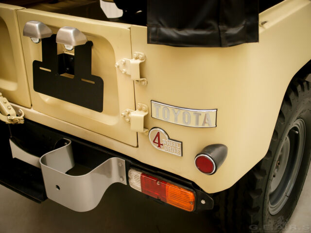 1980 Matte Cream Toyota Land Cruiser