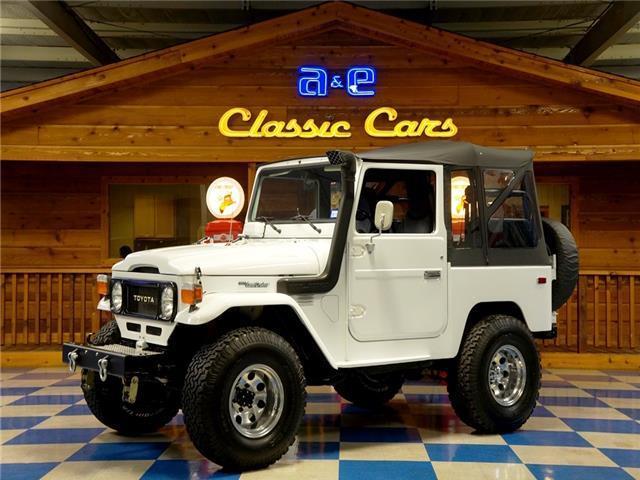 1980 White Toyota Land Cruiser --