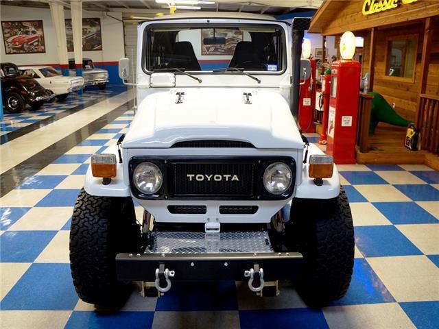 1980 White Toyota Land Cruiser --