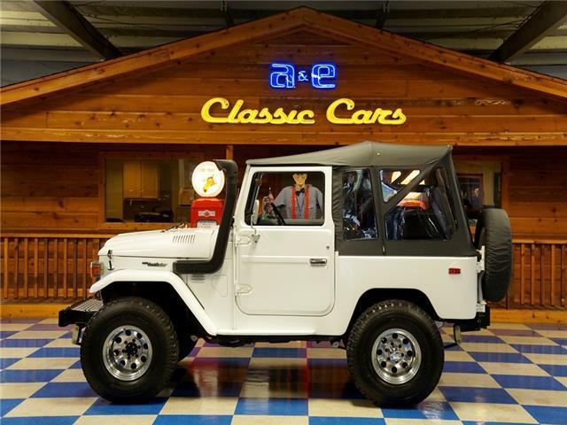 1980 White Toyota Land Cruiser --