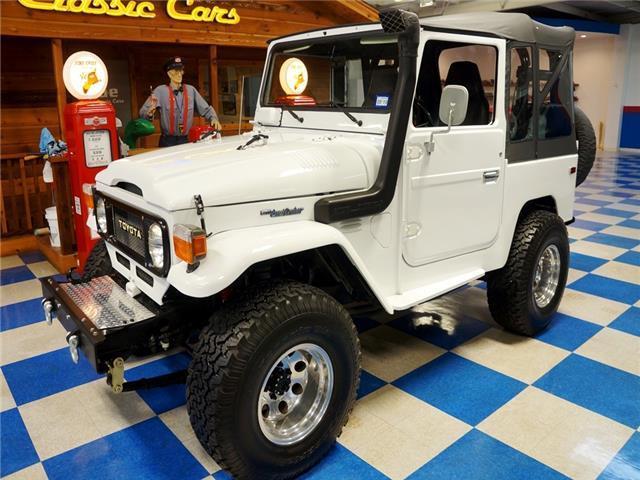 1980 White Toyota Land Cruiser --