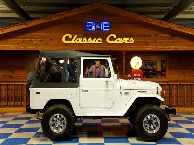 1980 White Toyota Land Cruiser --