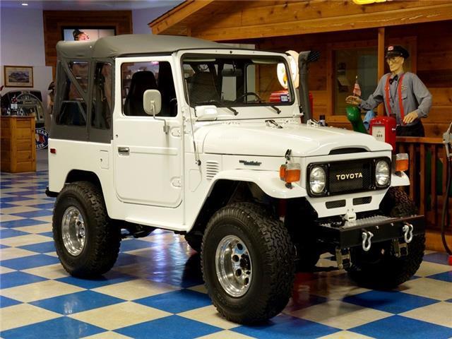 1980 White Toyota Land Cruiser --