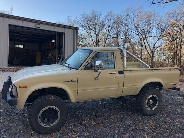 1980 Brown Toyota Pickup Standard Cab Pickup