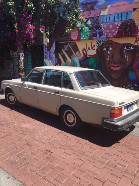 1980 Tan Volvo 240
