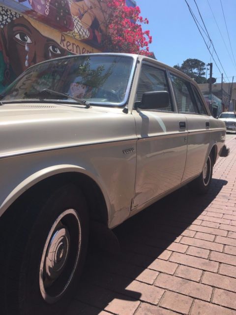 1980 Tan Volvo 240