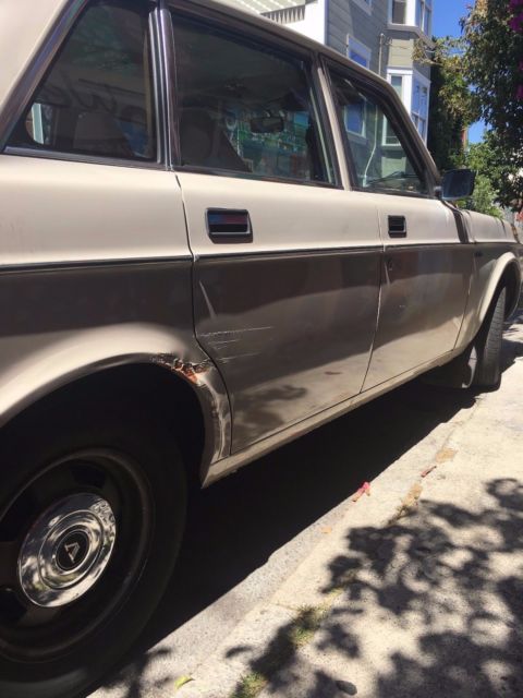 1980 Tan Volvo 240