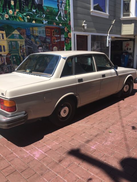 1980 Tan Volvo 240