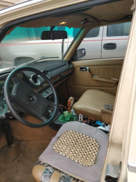 1981 Tan Mercedes-Benz 200-Series Sedan