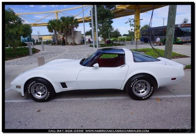 1981 White Chevrolet Corvette Coupe