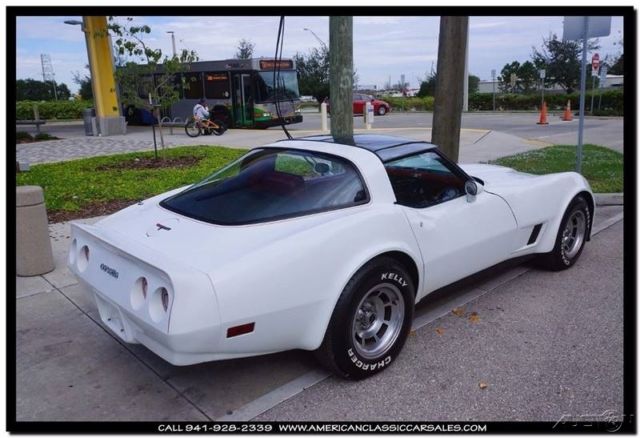 1981 White Chevrolet Corvette Coupe