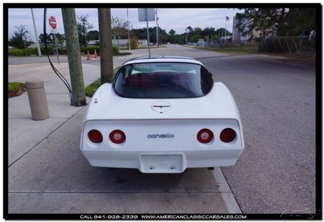 1981 White Chevrolet Corvette Coupe
