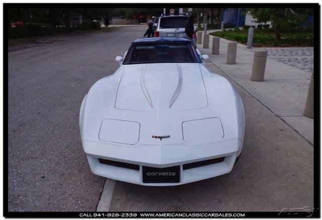 1981 White Chevrolet Corvette Coupe