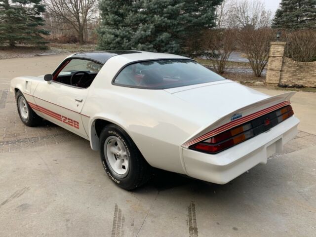 1980 White Chevrolet Camaro Coupe