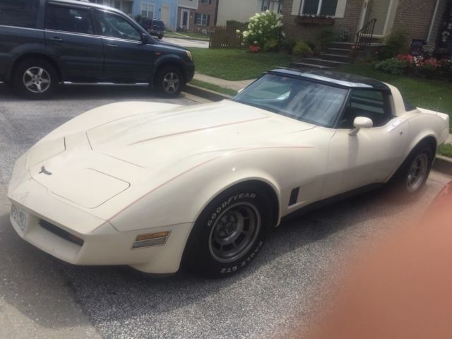 1981 White Chevrolet Corvette Coupe