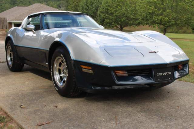 1981 Silver / Blue Chevrolet Corvette Coupe
