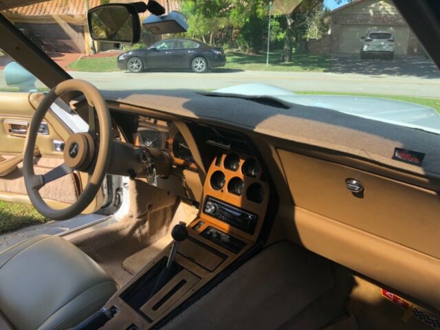 1981 White Chevrolet Corvette Coupe