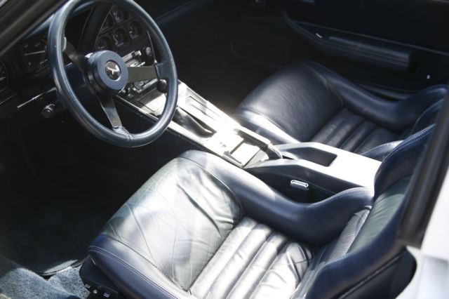 1981 White Chevrolet Corvette Coupe