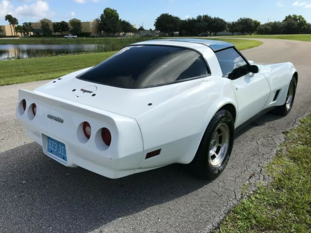 1981 White Chevrolet Corvette Coupe
