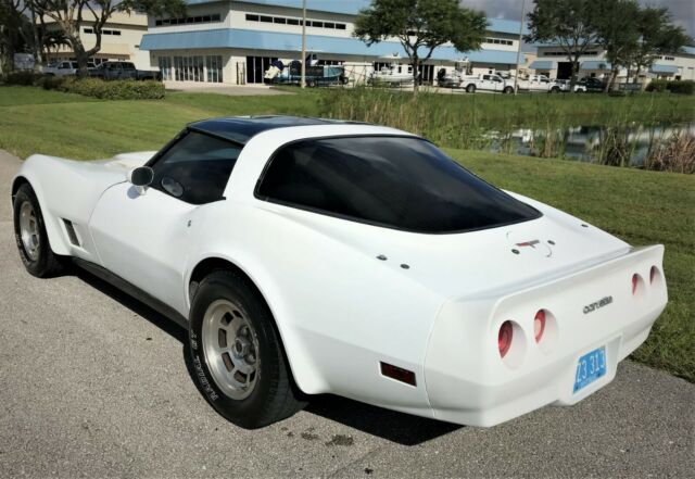 1981 White Chevrolet Corvette Coupe