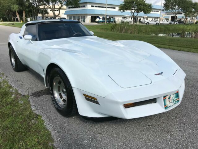 1981 White Chevrolet Corvette Coupe