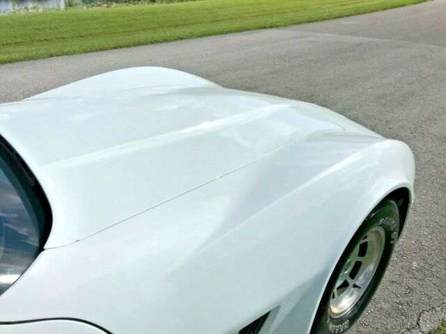 1981 White Chevrolet Corvette Coupe