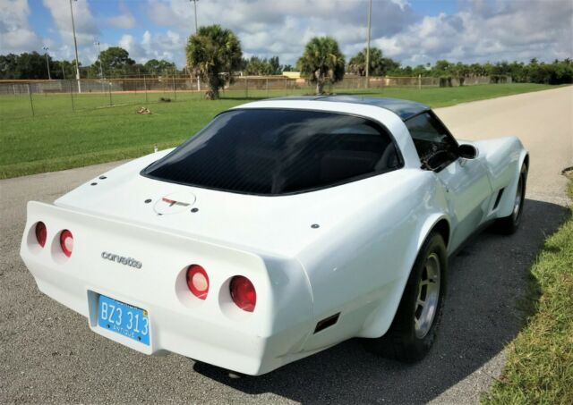 1981 White Chevrolet Corvette Coupe