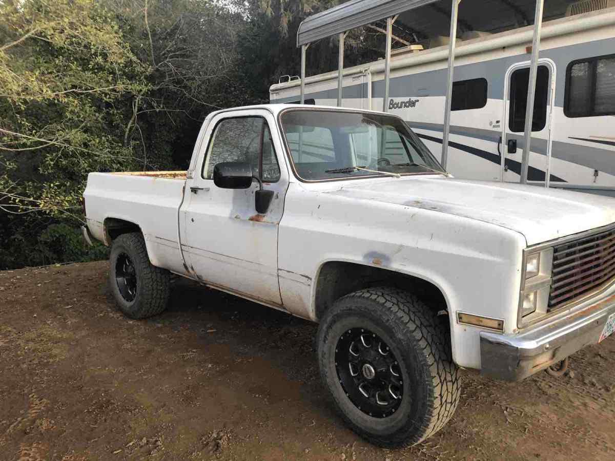 1981 White Chevrolet K20 Pickup
