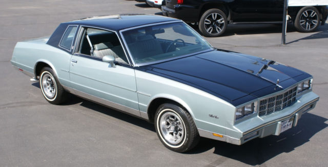 1981 Two Tone Black/Blue Grey Chevrolet Monte Carlo Coupe 2 Door