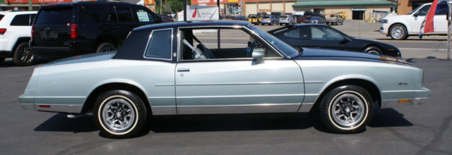 1981 Two Tone Black/Blue Grey Chevrolet Monte Carlo Coupe 2 Door