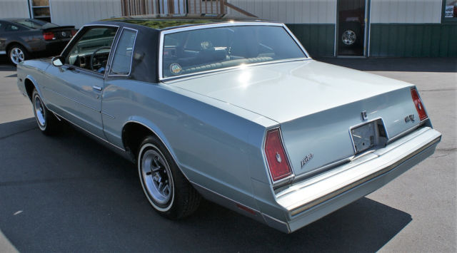 1981 Two Tone Black/Blue Grey Chevrolet Monte Carlo Coupe 2 Door