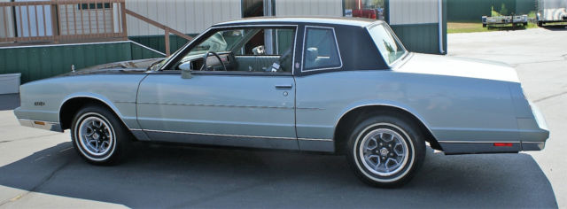 1981 Two Tone Black/Blue Grey Chevrolet Monte Carlo Coupe 2 Door