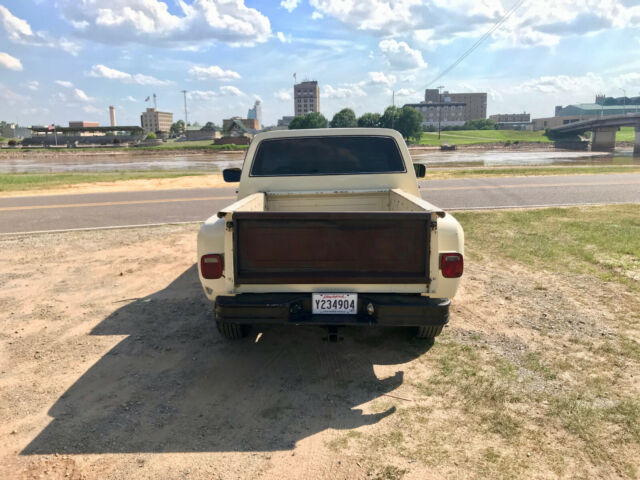 1981 Cream Chevrolet C-10 Standard Cab Pickup
