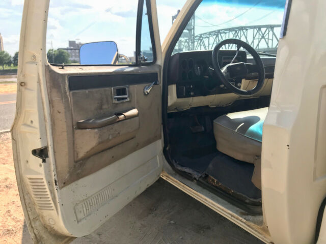 1981 Cream Chevrolet C-10 Standard Cab Pickup