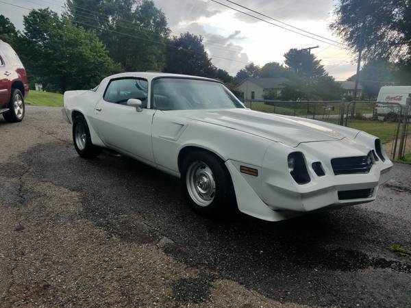 1981 White Chevrolet Camaro Coupe